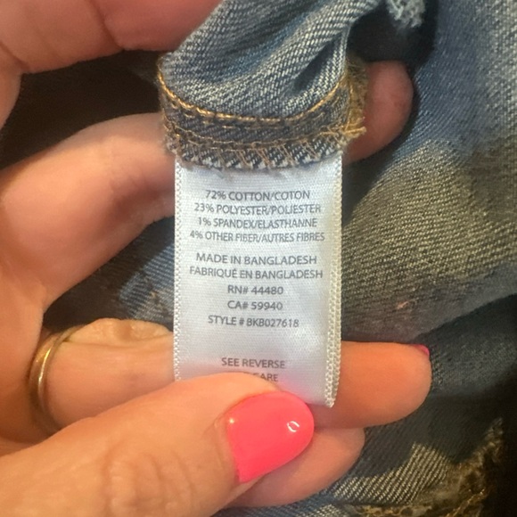 Tinseltown Jeans Pull On Distressed Flared‎ Raw Hem Sz 11 - Picture 8 of 8